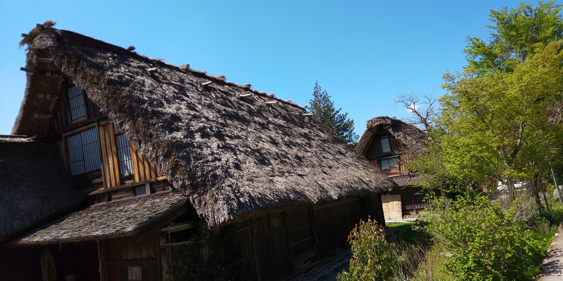 【O様】敷地内に祠がありどうしたものか見当がつきません。