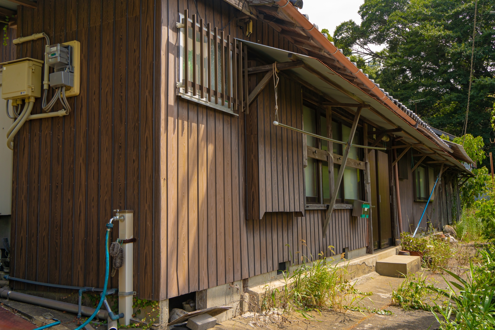 「相続した空き家の処分に困っています。リフォームか解体をした方が売却しやすいのでしょうか?」
